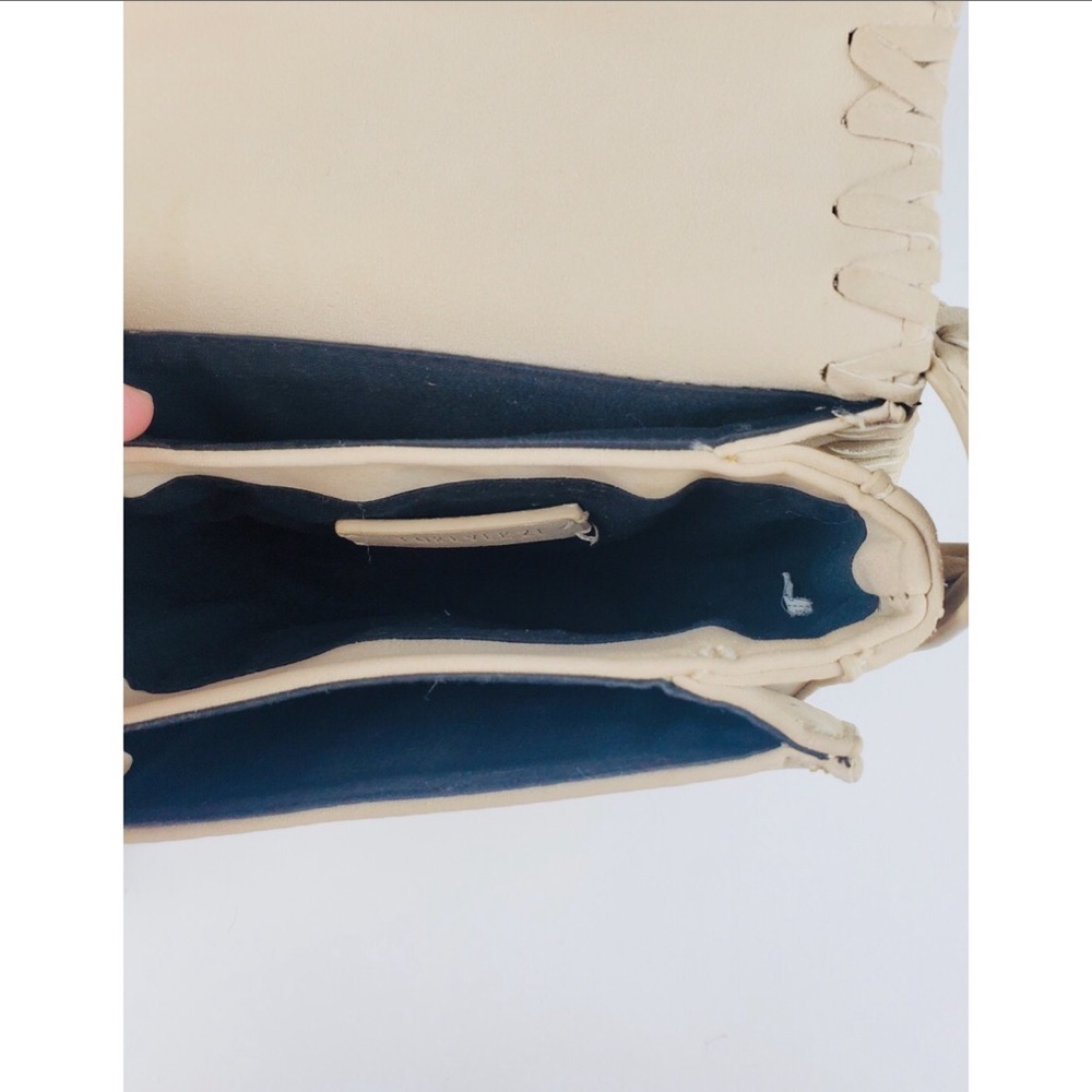 Forever 21 Crossbody Cream Bag - Picture 4 of 6